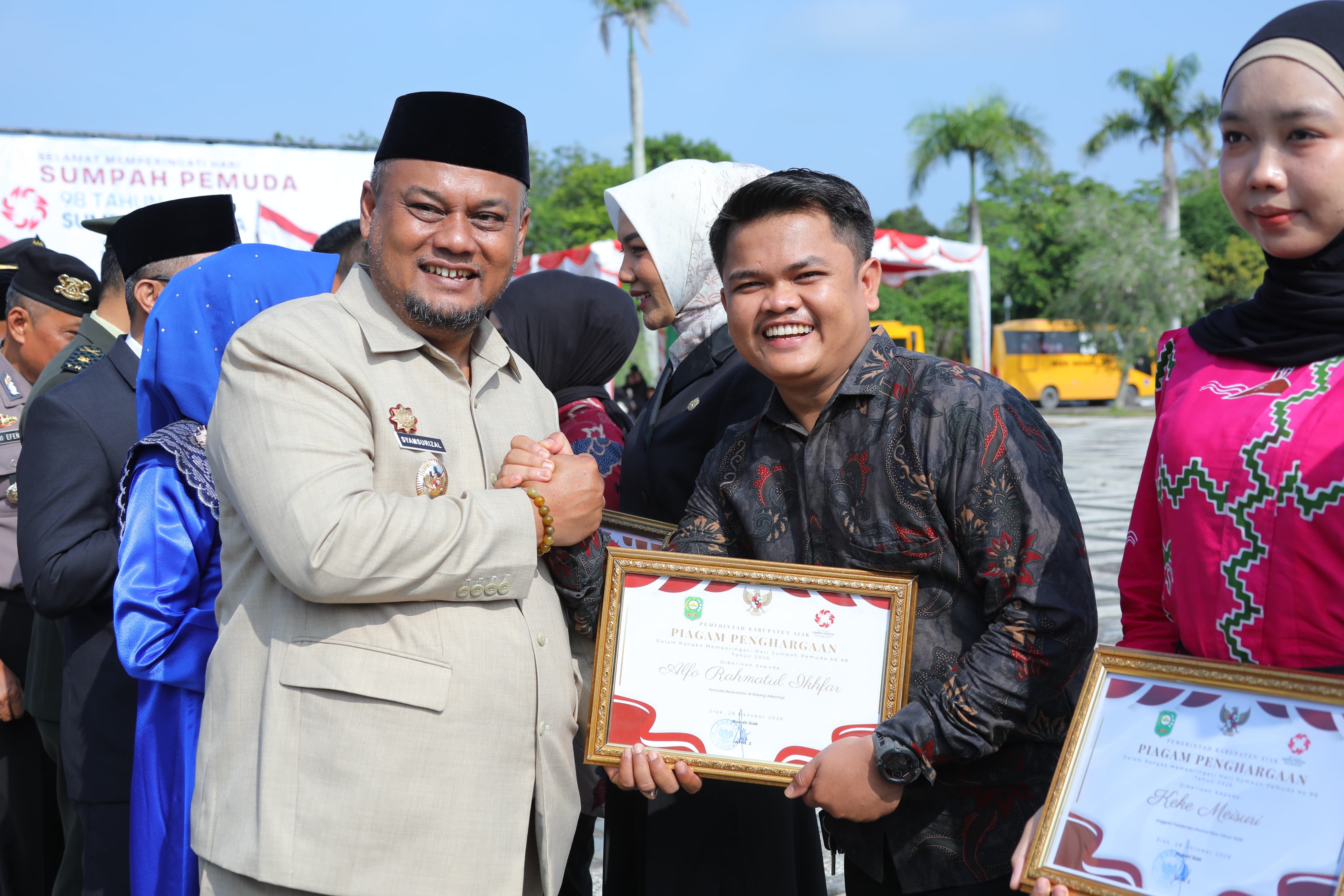 Teliti Jejak Kerajaan, Pemuda Mempura Dapat Penghargaaan dari Pemkab Siak