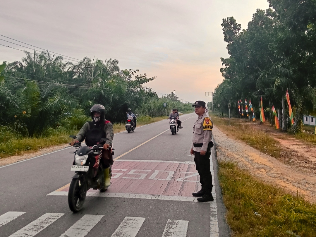 Polsek Rimba Melintang Gelar Strong Point di SMPN 5 dan Simpang Tiga, Rohil