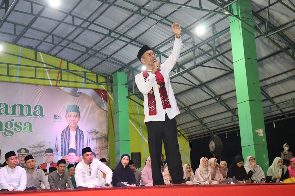Ribuan Warga Padati RTH Rengat, UAS Pimpin Doa untuk Inhu dan Bangsa