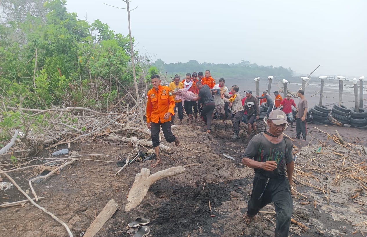 Dua Remaja Tewas Terseret Arus Saat Memancing di Pantai Senekip Bengkalis