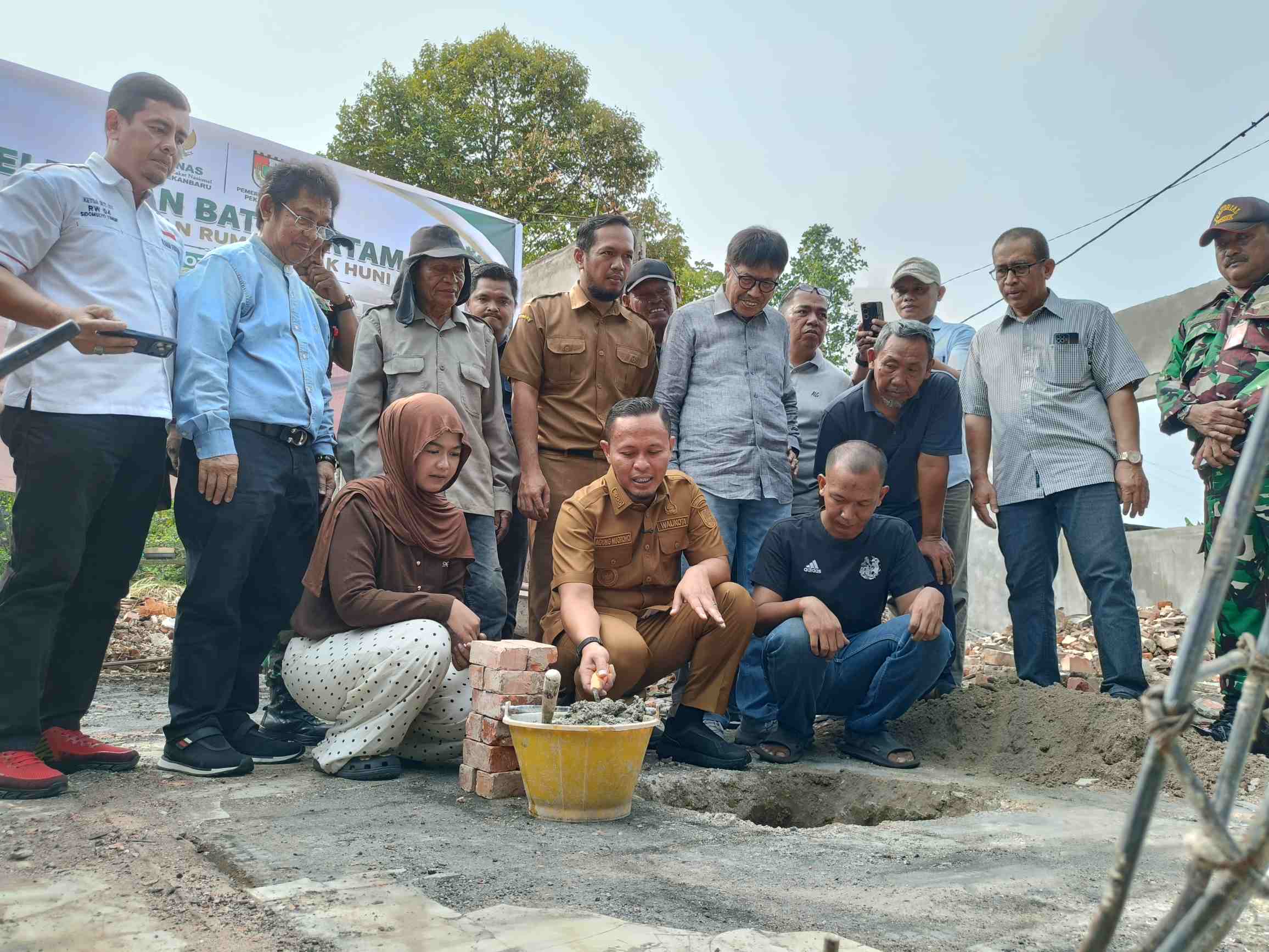 Gandeng BAZNAS, Wako Agung Bangunkan Rumah untuk Korban Kebakaran di Marpoyan Damai 
