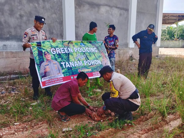 Green Policing, Polsek Rimba Melintang Tanam 10 Pohon di Lenggadai Hilir