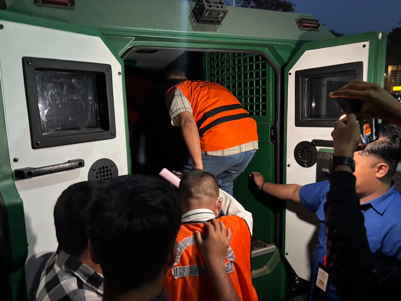 Kejati Riau Tahan 8 Tersangka Korupsi Dana PI PT SPRH, Kerugian Negara Ditaksir Rp64,22 Miliar