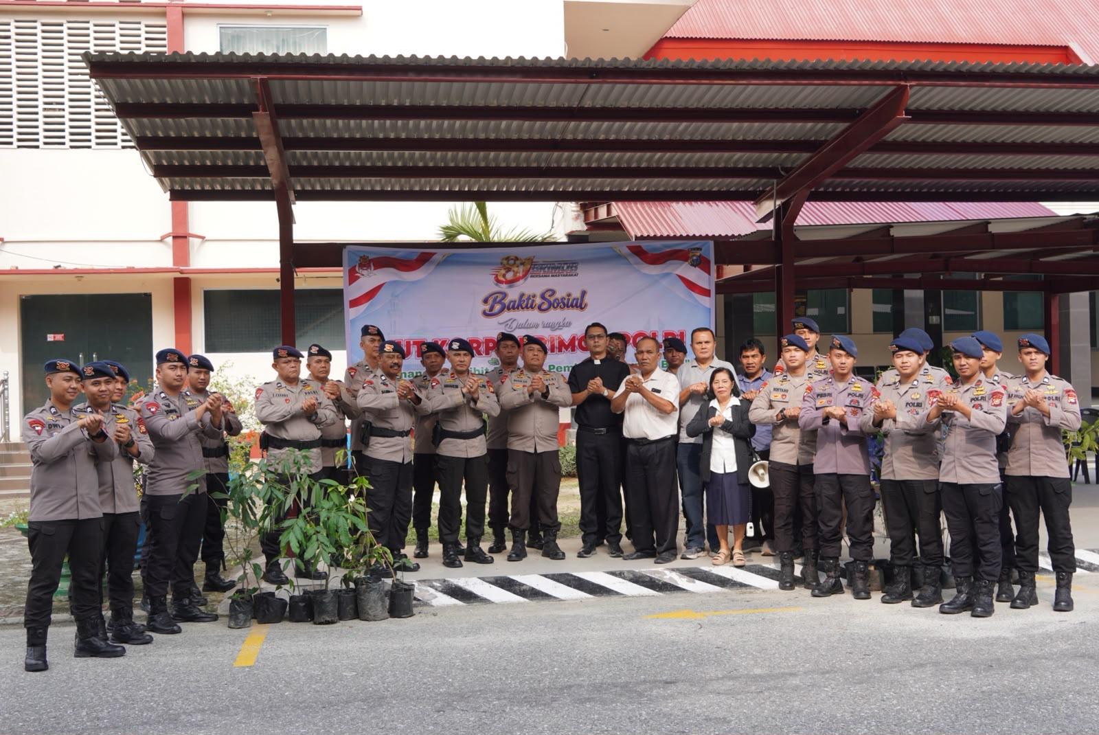 Sambut HUT ke-81 Brimob, Brimob Polda Riau Gelar Bakti Sosial di Gereja HKBP Pekanbaru