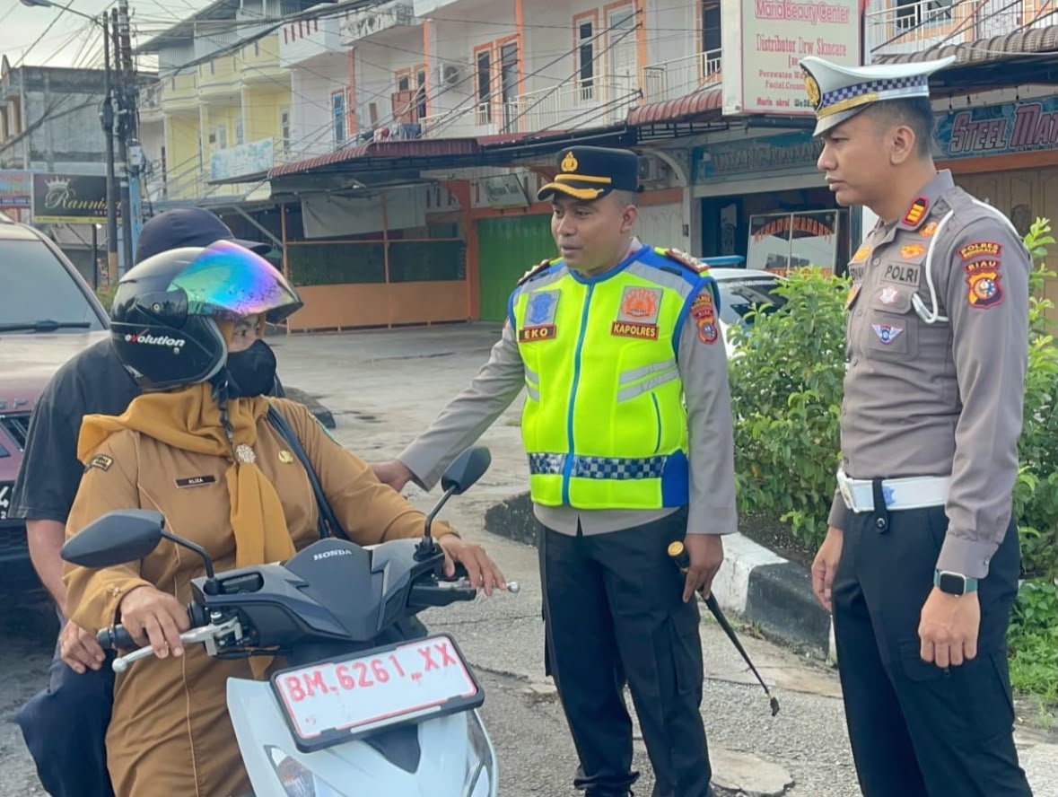 Pantau Arus Lalin, Kapolres AKBP Eko Rubiyanto Turun Langsung Atur Lalu Lintas di Bengkalis