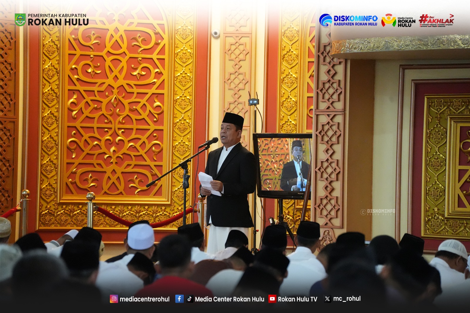 Ribuan Warga Rohul Salat Id di Islamic Center, Wabup Ajak Perkuat Persatuan
