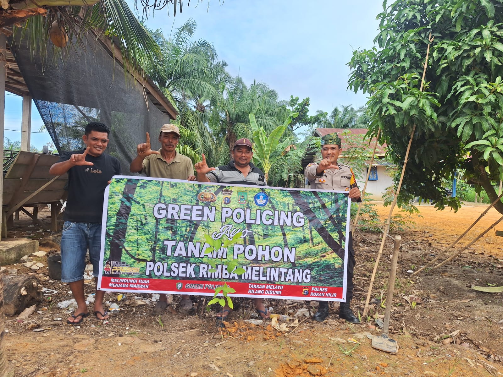 Green Policing, Kapolsek Rimba Melintang Ajak Warga Hijaukan Lingkungan di Rohil