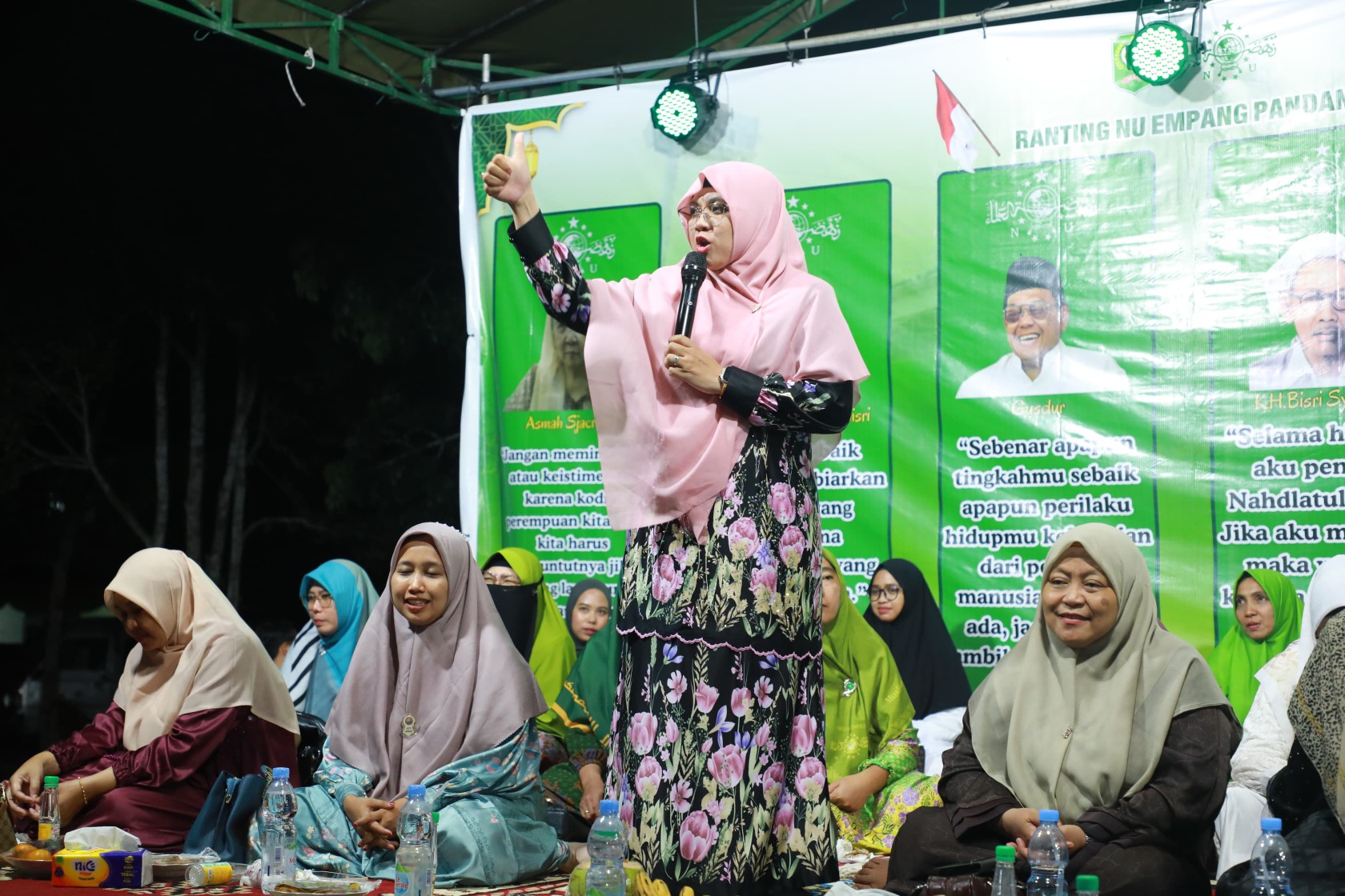 Rangkaian Peringatan Hari Santri, Bupati Afni Berbaur Dengan Para Ulama di Pengajian Gebyar Sholawat
