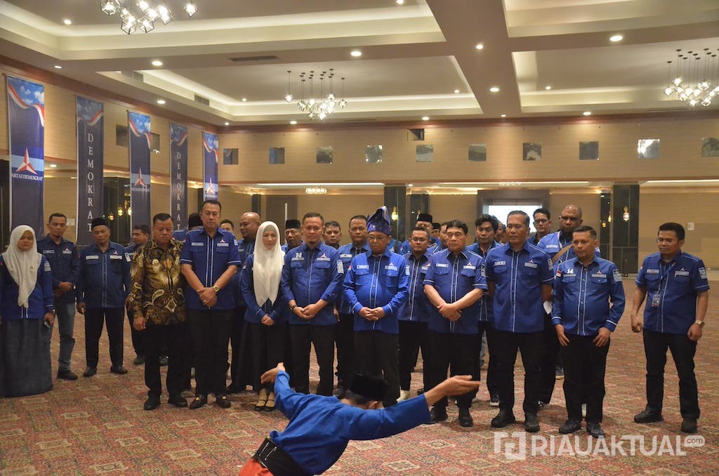   Hadir di Musda Demokrat, Suhardiman Amby Diperkenalkan Agung sebagai Caleg DPR RI Dapil Riau II