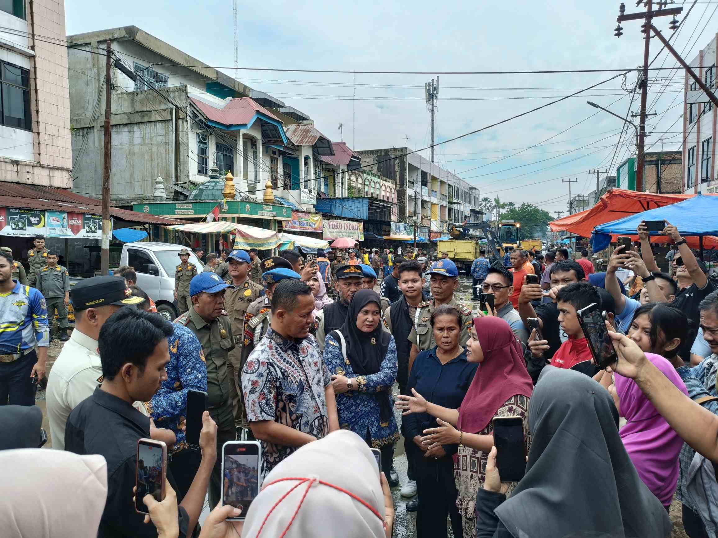 Lapak Pedagang di Jalan Teratai Dibongkar, Wako Pastikan Ekonomi dan Pembangunan Tetap Berjalan 