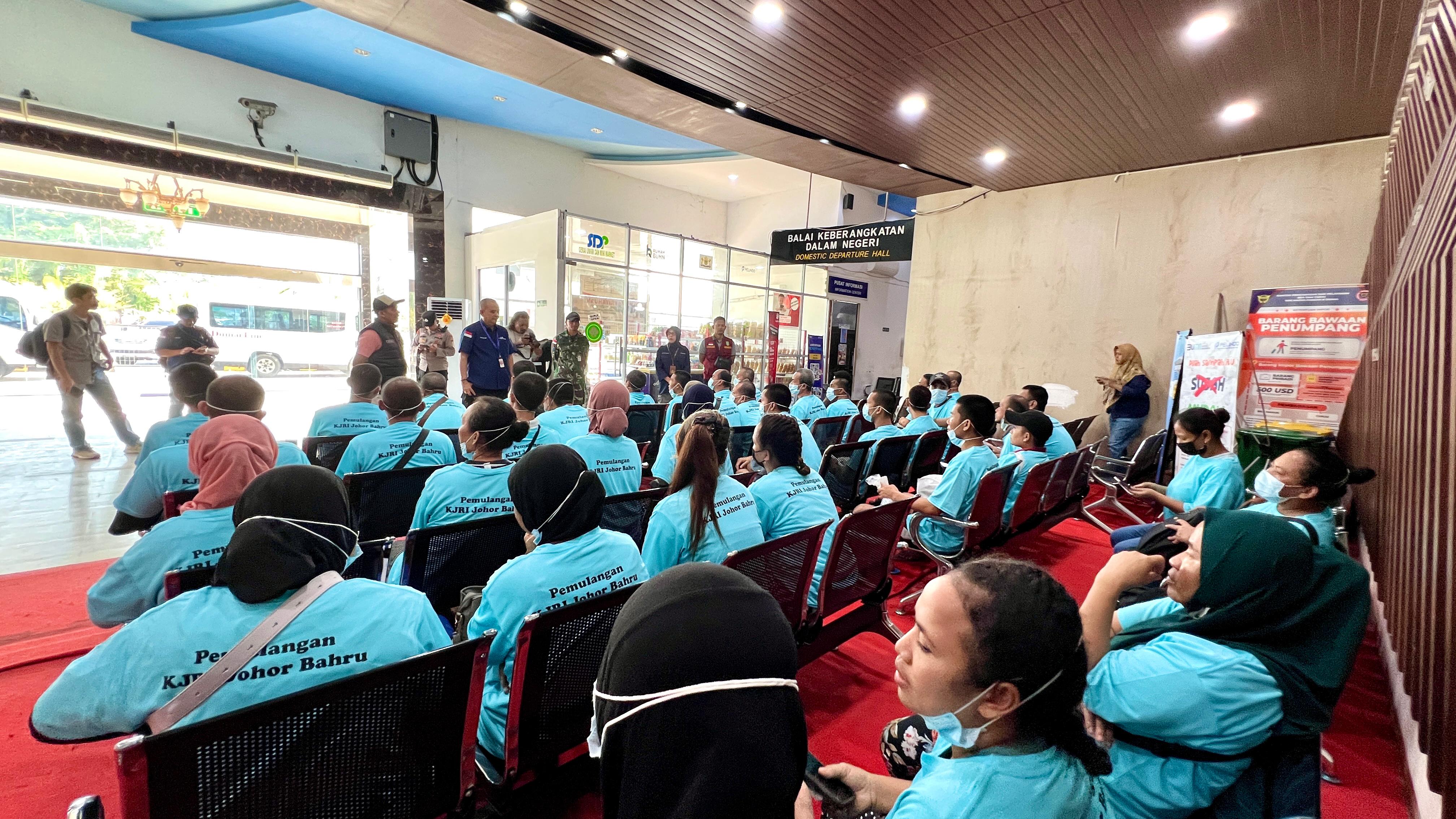 Lebaran di Kampung, 165 Pekerja Migran Dideportasi dari Malaysia ke Riau Selama Ramadhan