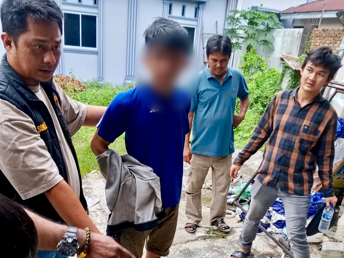 Diduga Curi Pipa Tembaga AC, Pria Ini Diikat Warga di Pagar Sebelum Diserahkan ke Polisi