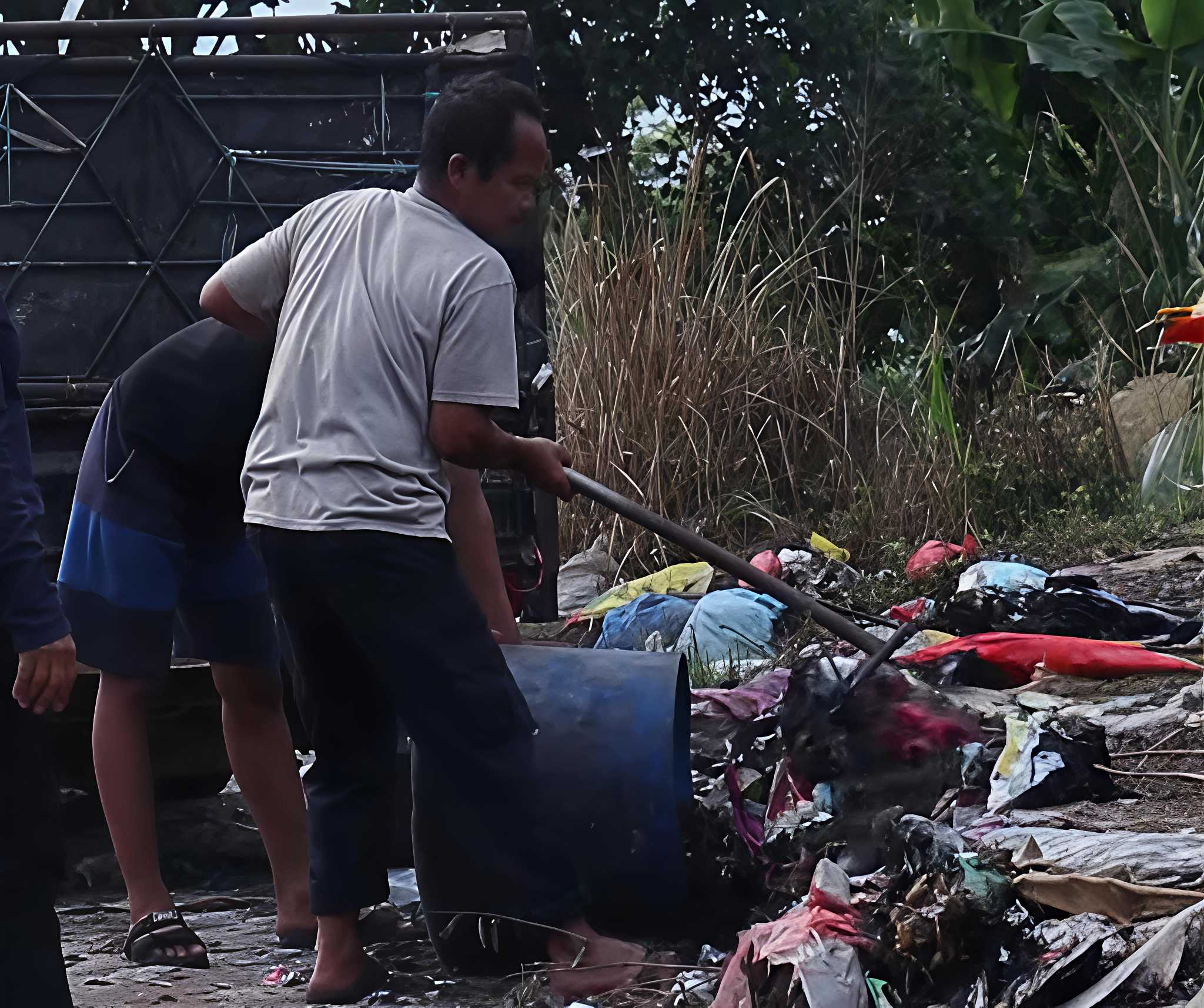 DLHK Pekanbaru Tutup TPS Liar di Tuah Madani, Warga Diminta Tak Buang Sampah Sembarangan