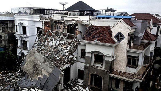 Kurir Jadi Korban Ledakan Grand Polonia Medan, Tertimpa Puing Saat Melintas