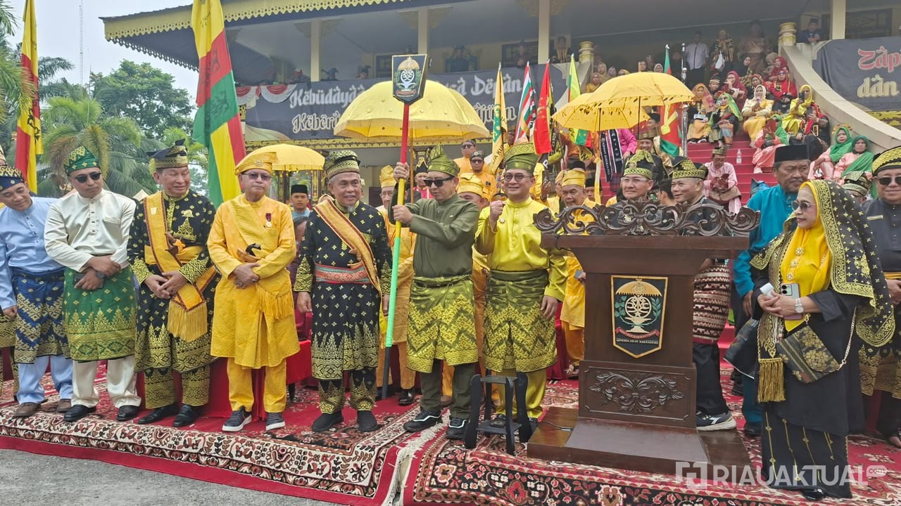 Fadli Zon Lepas Arak-arakan Budaya di Pekanbaru, Diikuti 42 Paguyuban