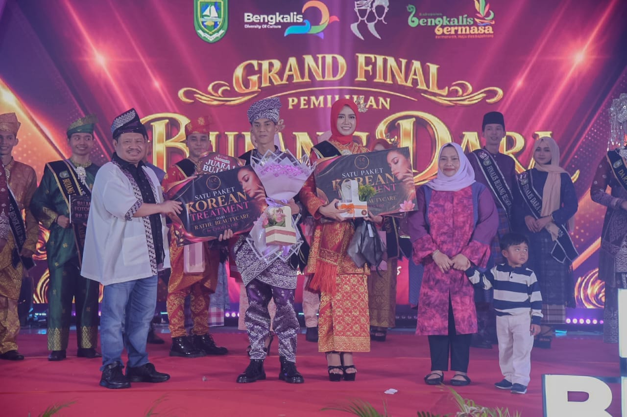 M Rafi dan Reni Silviani Dinobatkan sebagai Bujang dan Dara Bengkalis 2026