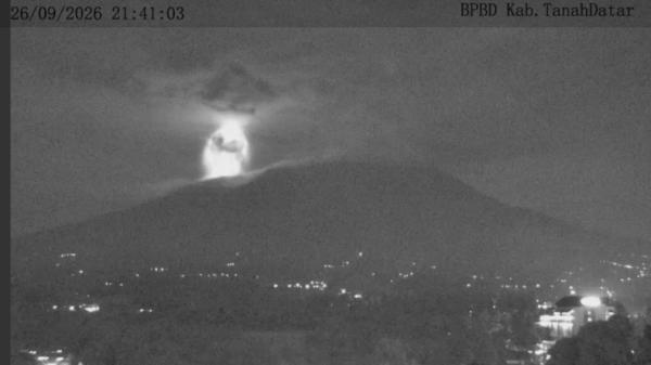 Gunung Marapi Erupsi, Highlands Fest di Bukittinggi Diwarnai Hujan Abu