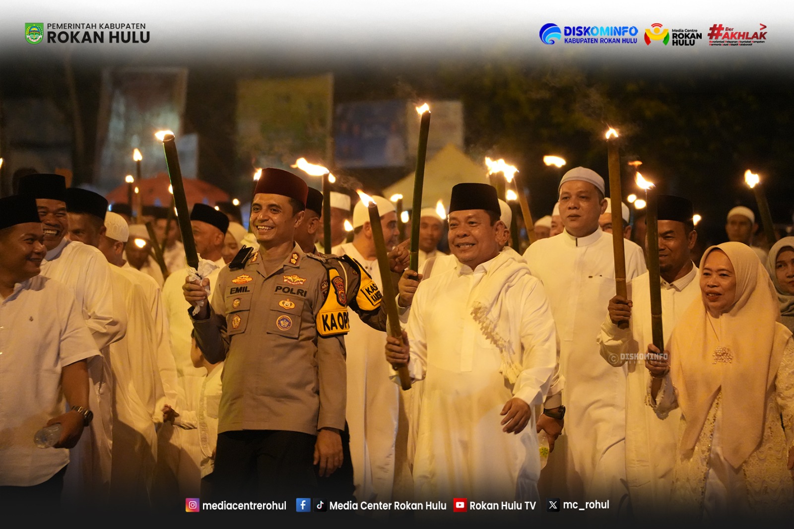 Ribuan Warga Rohul Ikuti Pawai Obor, Gema Takbir Semarakkan Malam Idul Fitri