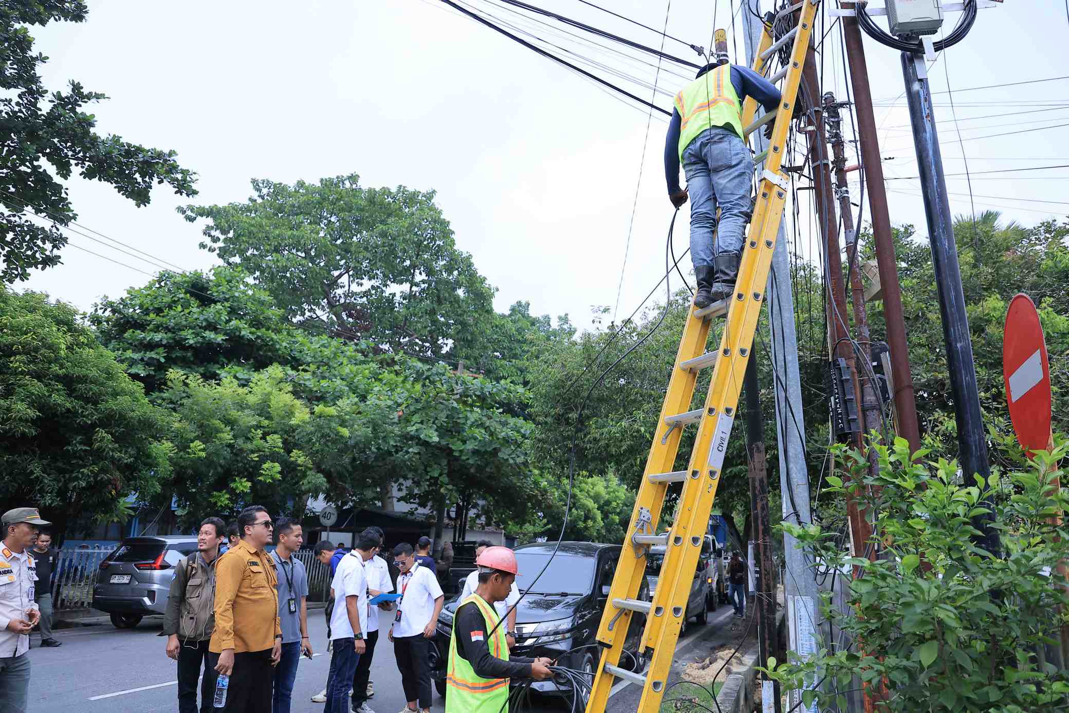 Pemko Pekanbaru Perketat Aturan Izin Provider, Kabel Semrawut Ditertibkan