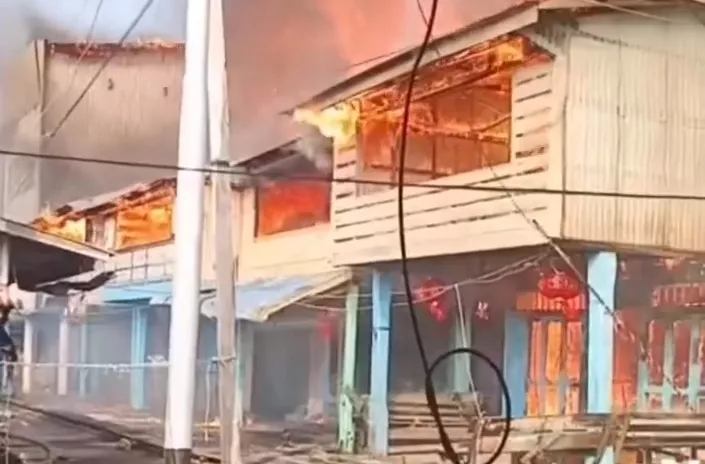 Kebakaran Hebat di Concong Inhil, 26 Rumah hingga Mapolsek Ludes Terbakar
