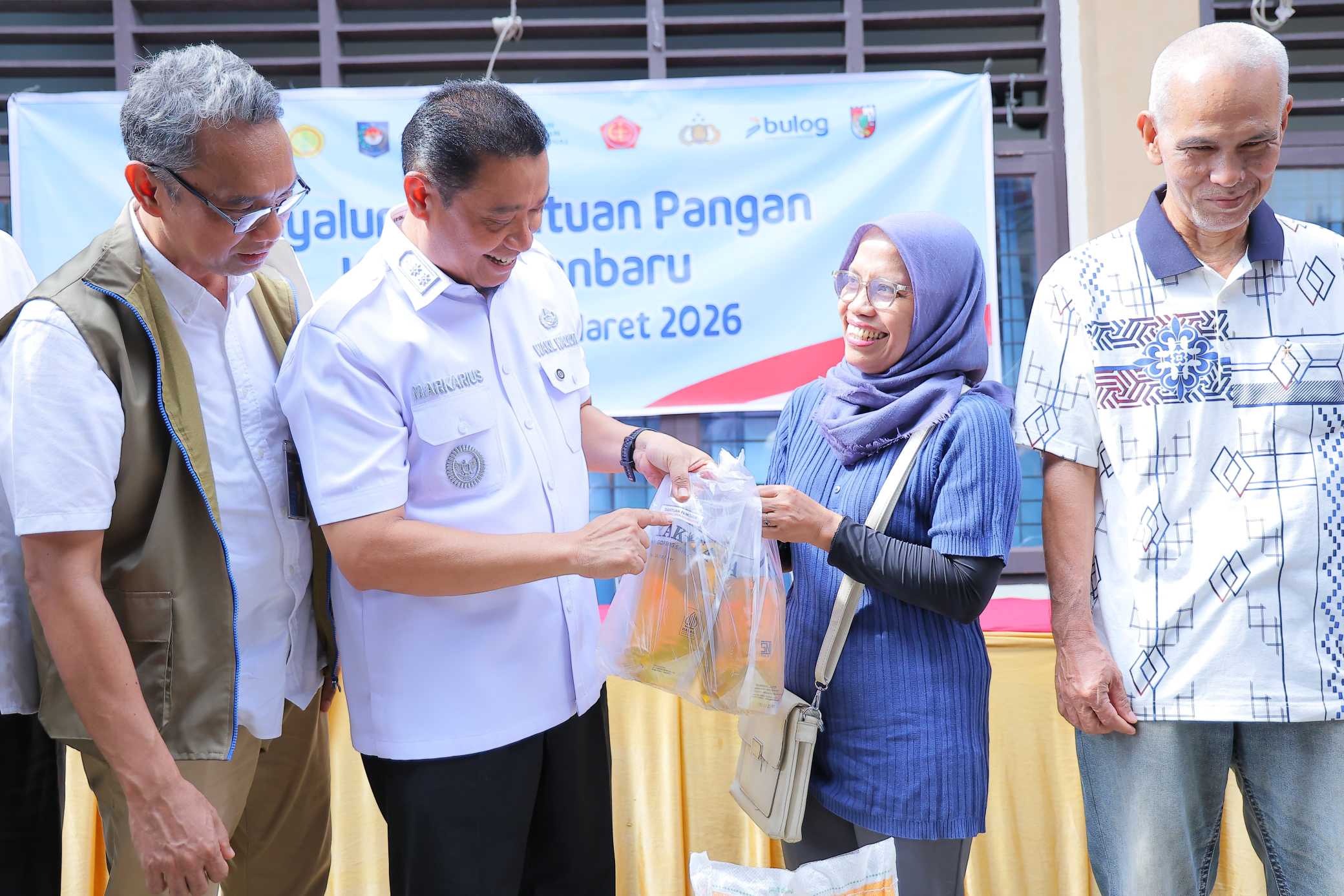 Jelang Lebaran Wawako Pekanbaru Salurkan Bantuan Beras CPP untuk Warga di 2 Kelurahan 