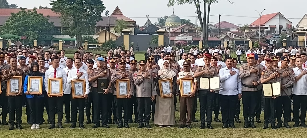 Kapolda Riau Berikan Penghargaan 161 Personel hingga Warga, Kasus Narkoba hingga Illegal Logging