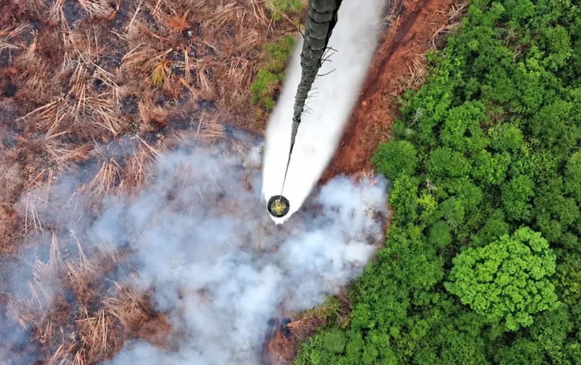 Satgas Udara Kembali Water Bombing Karhutla di Dua Desa Kuala Cenaku Inhu