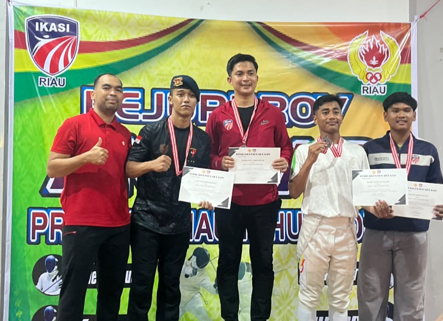 Dua Personel, Tiga Prestasi! Baja 53 Satbrimob Polda Riau Bersinar di Kejurprov Anggar 2026