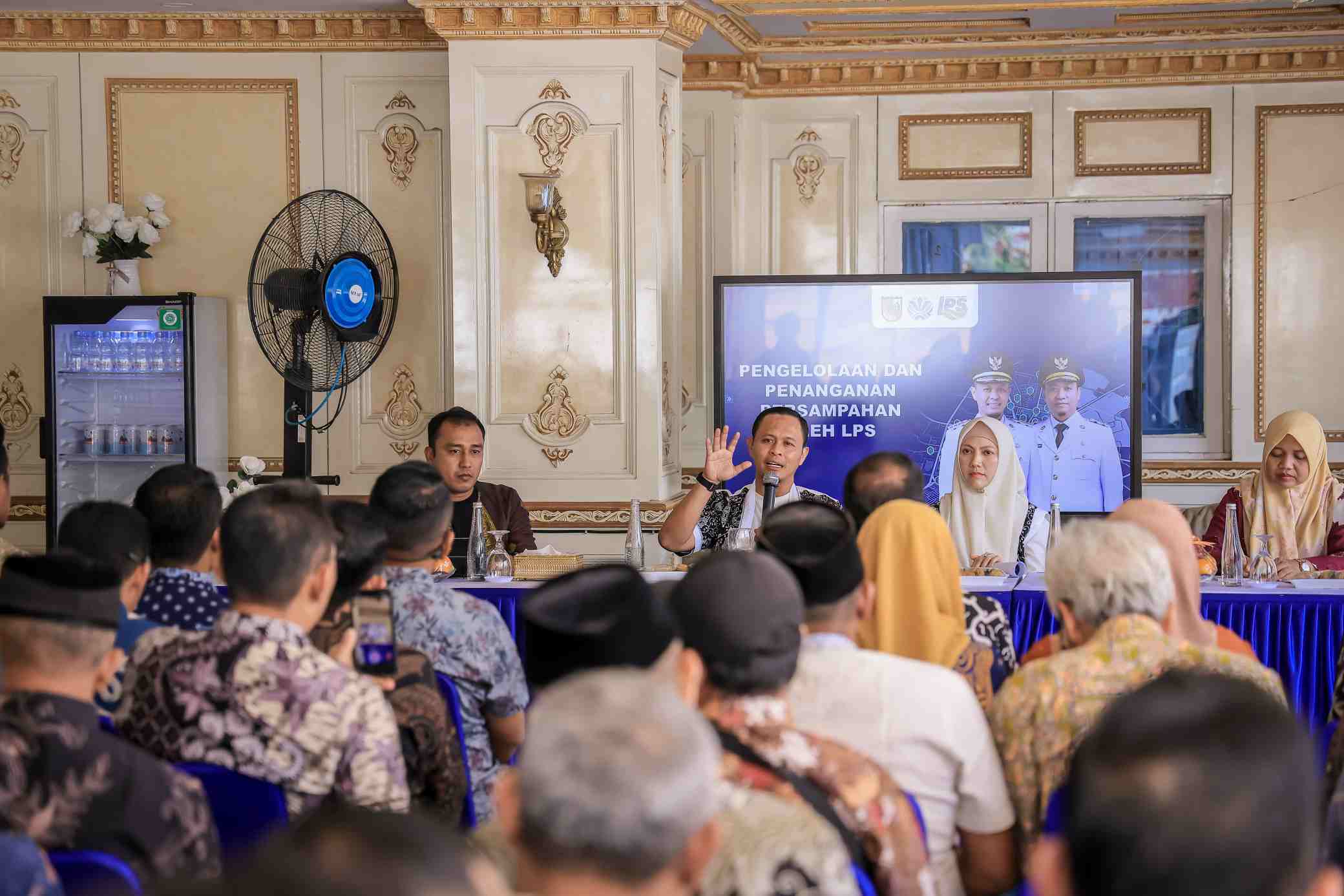 Olah Sampah Jadi Produk Bernilai, Wako Agung Apresiasi Kinerja 30 LPS di Pekanbaru