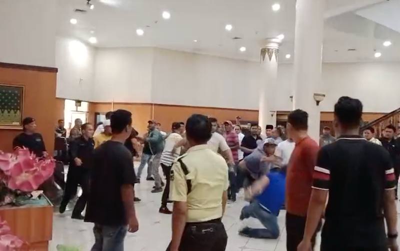 Dua Pimpinan DPRD Riau dari Fraksi Golkar Adu Mulut, Doli Kurnia Turun Tangan