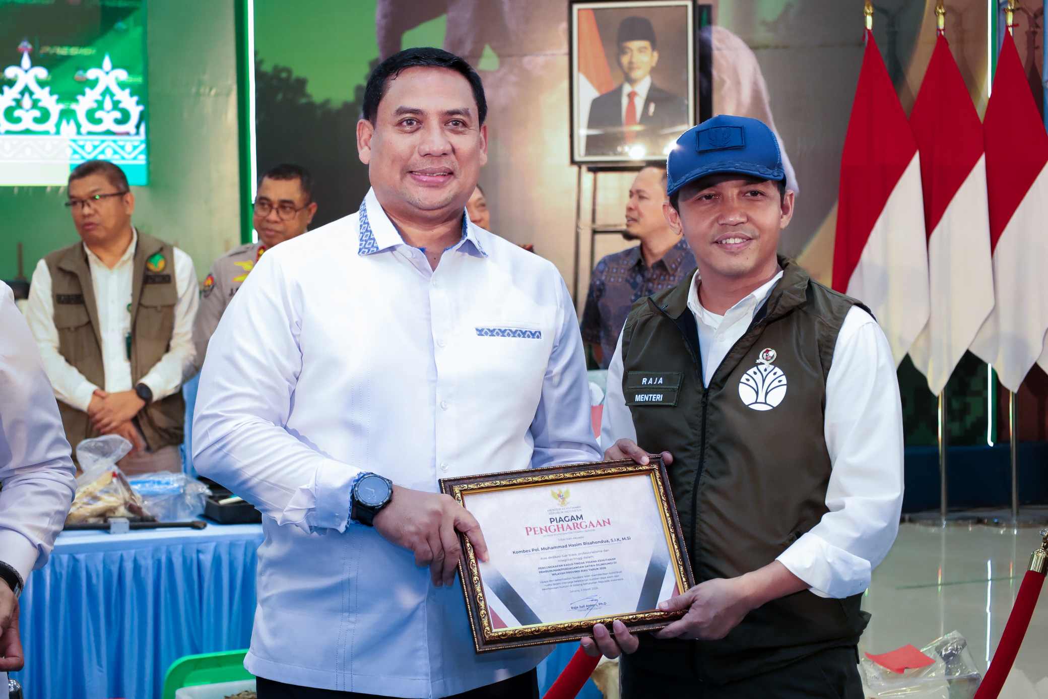 Ungkap Kasus Pembunuhan Gajah, Kombes Hasyim Risahondua Terima Penghargaan dari Menteri Kehutanan RI