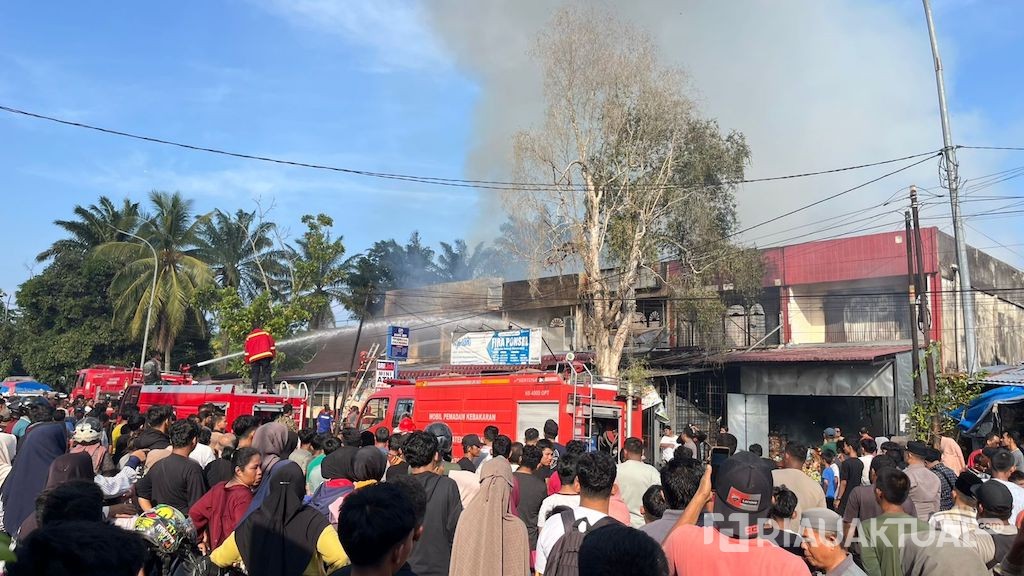 Kebakaran di Pasar Atas Bangkinang Hanguskan 6 Ruko, Satu Orang Sempat Terjebak