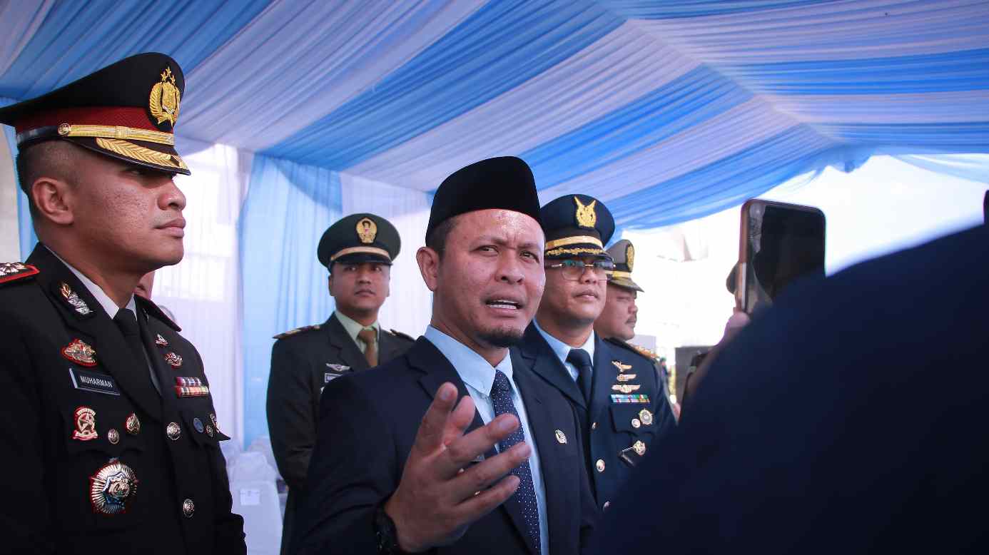 Ketua RT/RW di Pekanbaru Dibekali HP, Wako: Digitalisasi untuk Permudah Layanan Masyarakat