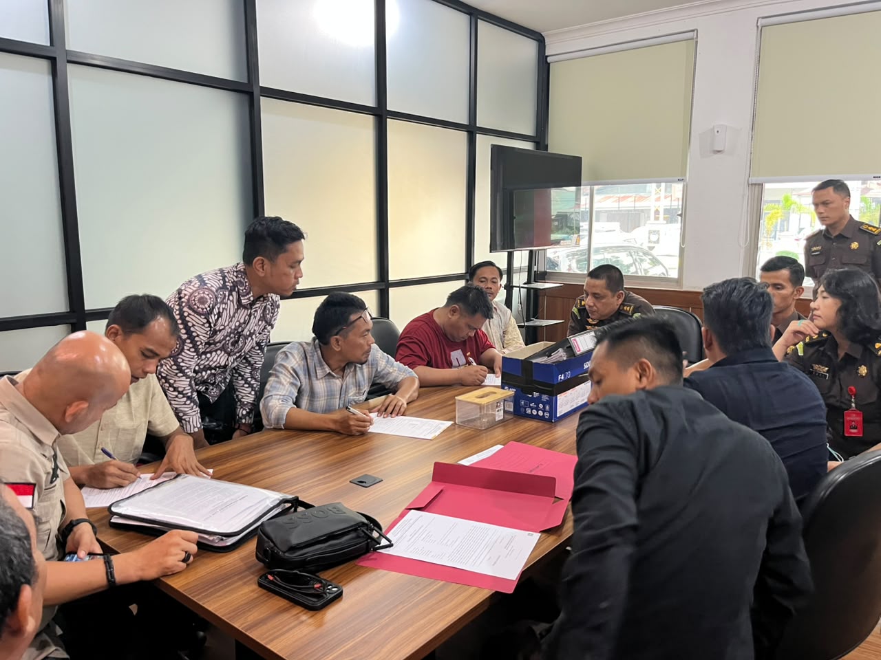 Kejati Sumbar Tuntaskan Tahap II 3 Kasus Korupsi, 9 Tersangka Segera Disidangkan