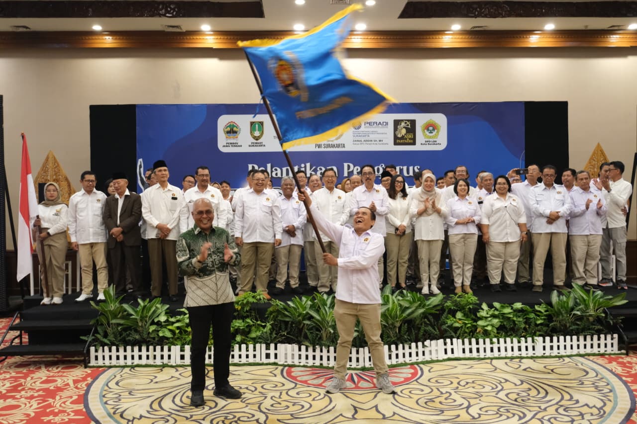 Akhmad Munir Lantik Pengurus PWI Surakarta 2026-2031, Tekankan Tantangan Pers di Era Digital