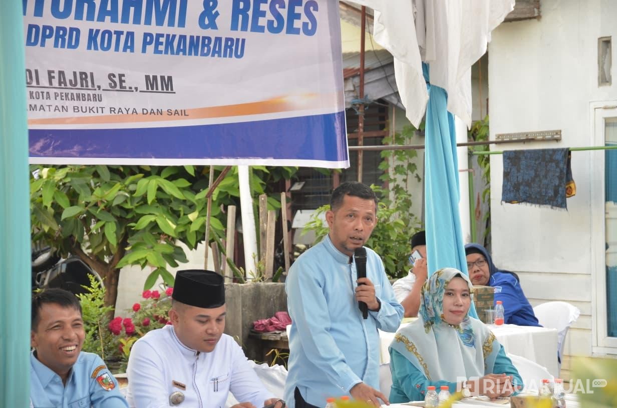 Reses di Air Dingin, Wakil DRPD Pekanbaru Azwendi Tampung Aduan Warga Soal MBG