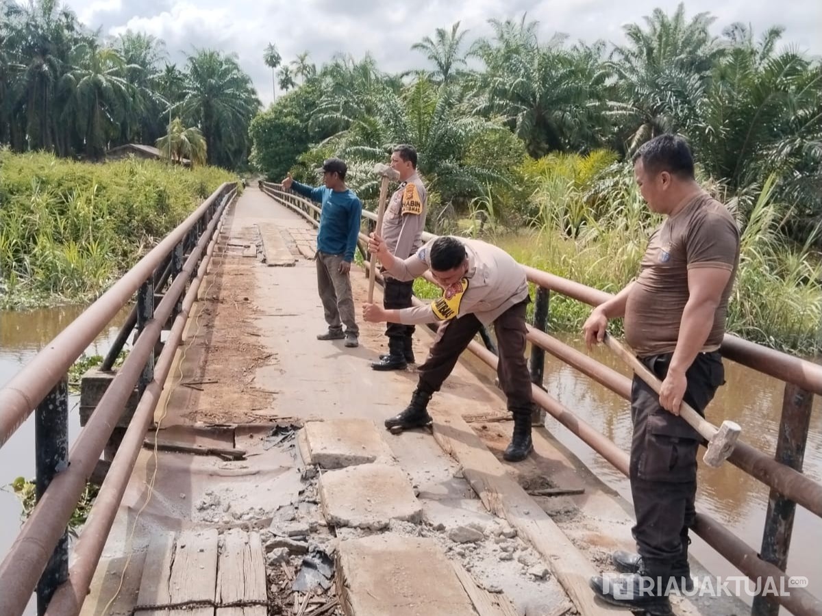 Polsek Rimba Melintang Kebut Renovasi Jembatan Merah Putih Presisi di Rohil