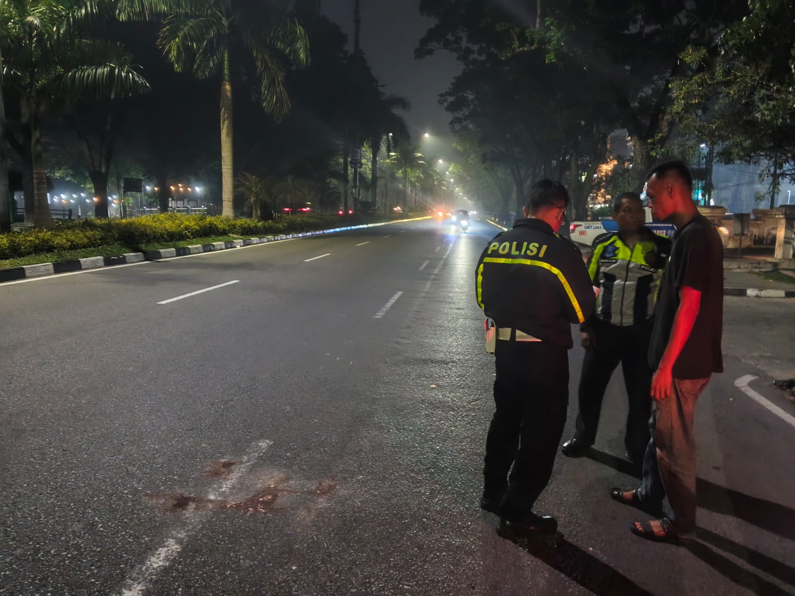 Pengemudi Mobil Kabur Usai Tabrak Pemotor di Jalan Sudirman Pekanbaru