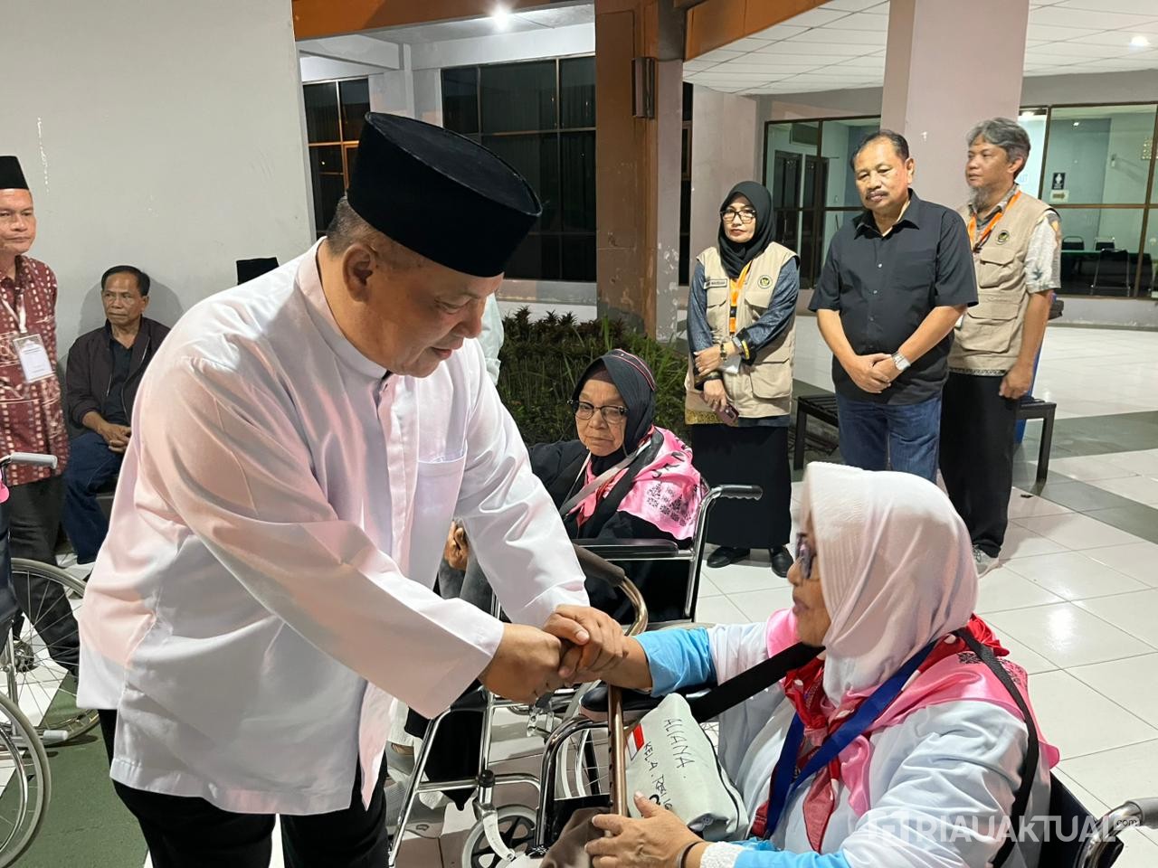 Plt Gubri Lepas Rombongan Kloter 4 Embarkasi Batam JCH Asal Riau