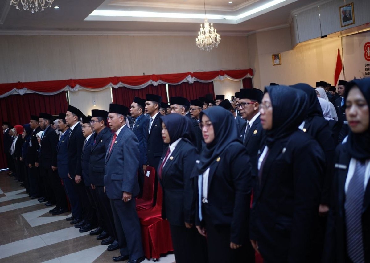 Plt Gubri Lantik 77 Kepala Sekolah, Diminta tak Urus Pengadaan Seragam