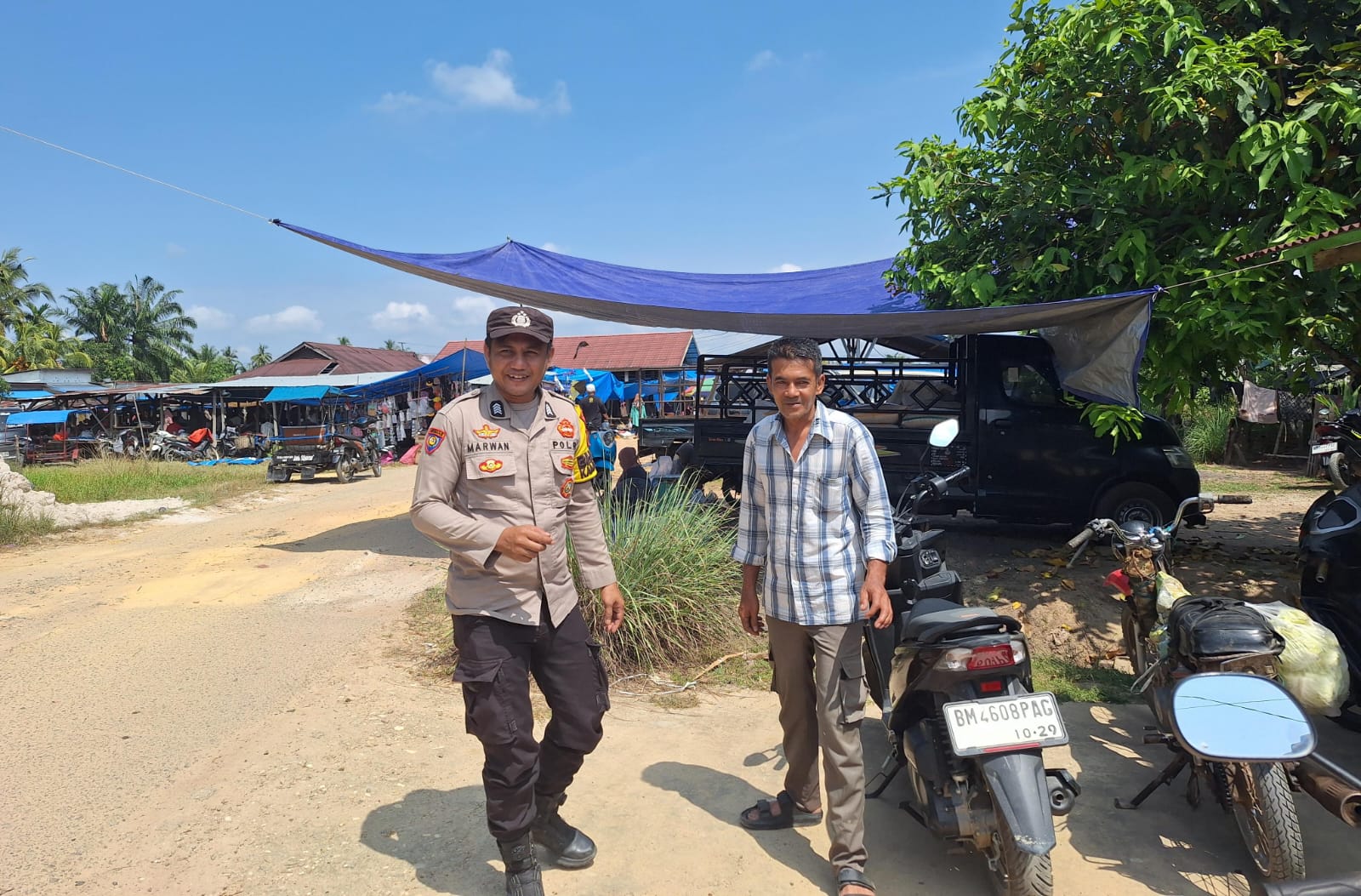 Antisipasi Kejahatan, Polsek Rimba Melintang Patroli Pasar Rabu Rohil