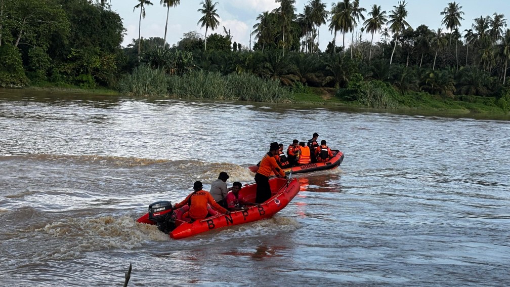Bocah 4 Tahun Hilang, Diduga Jatuh ke Sungai Kuantan