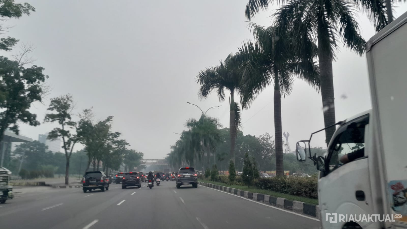 Kabut Asap di Pekanbaru Makin Pekat Sabtu Sore, Kualitas Udara Tembus Level Berbahaya 