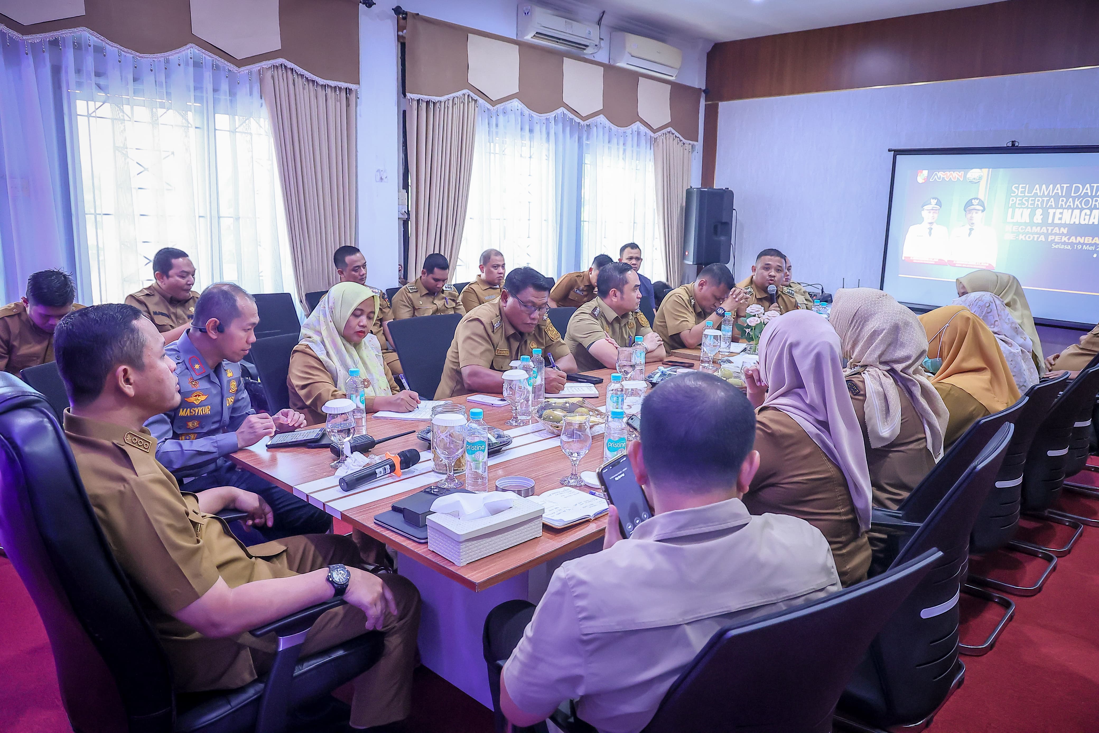 Berkantor di Kecamatan Marpoyan Damai, Wako Agung Tekankan Soal Pelayanan Hingga Kebersihan 