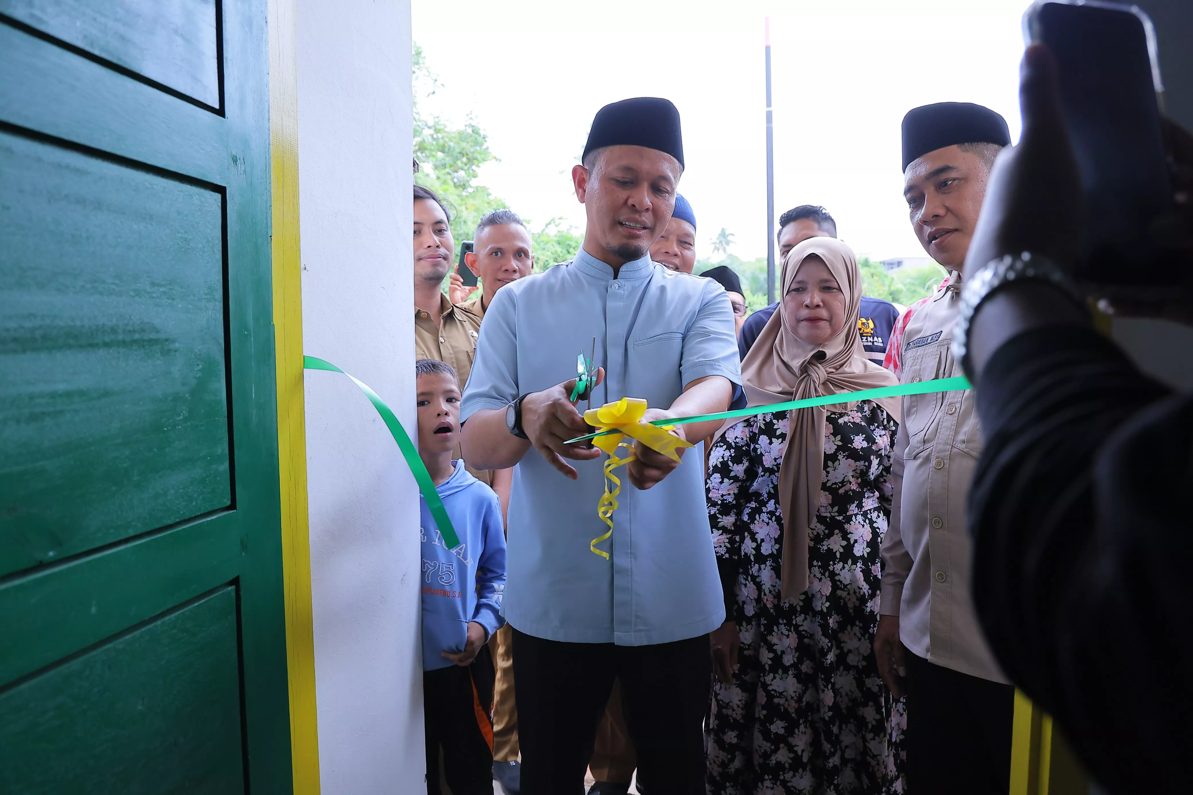 Wako Agung Salurkan Bantuan 2 Rumah Layak Huni ke Warga Tenayan Raya 