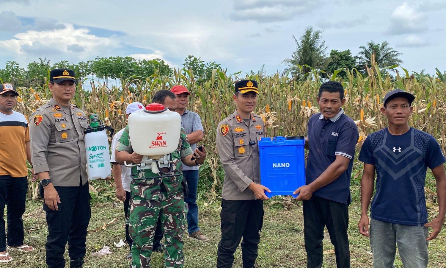 Jalankan Asta Cita Presiden Prabowo, TNI Polri di Singingi Hilir ke Ladang