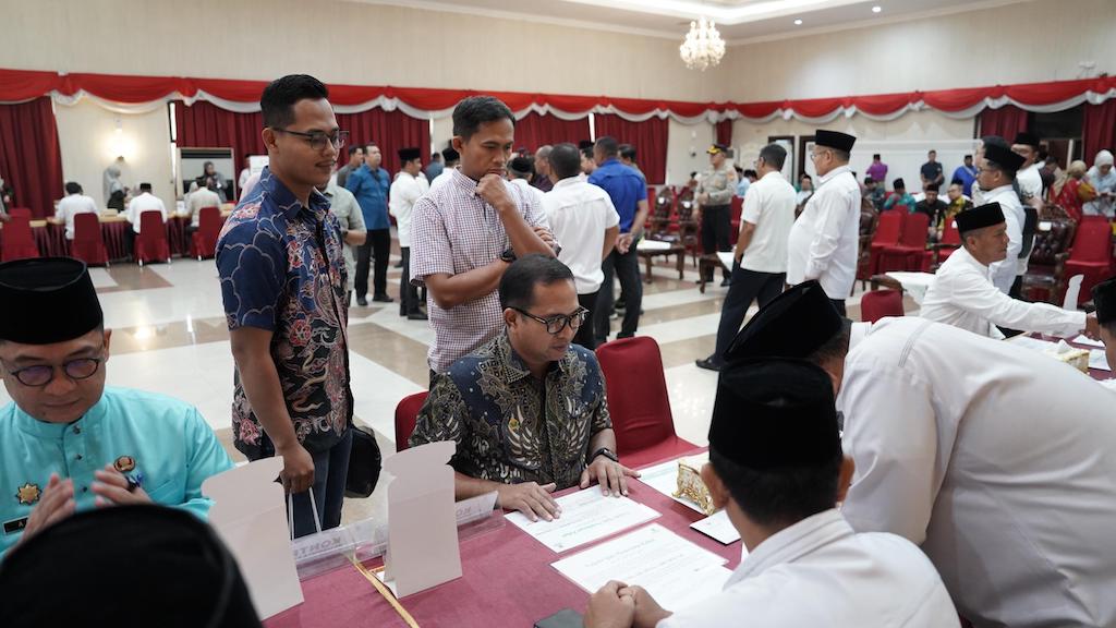 Jelang Lebaran, Karyawan PTPN IV PalmCo Regional III Salurkan Zakat Rp400 Juta