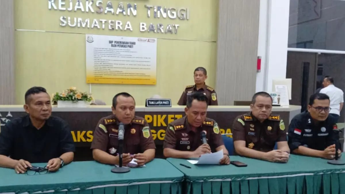 Korupsi Rp24,5 Miliar Terbongkar, Mantan Kasi Pidsus Kejari Bengkalis Tahan 4 Tersangka di Sumbar