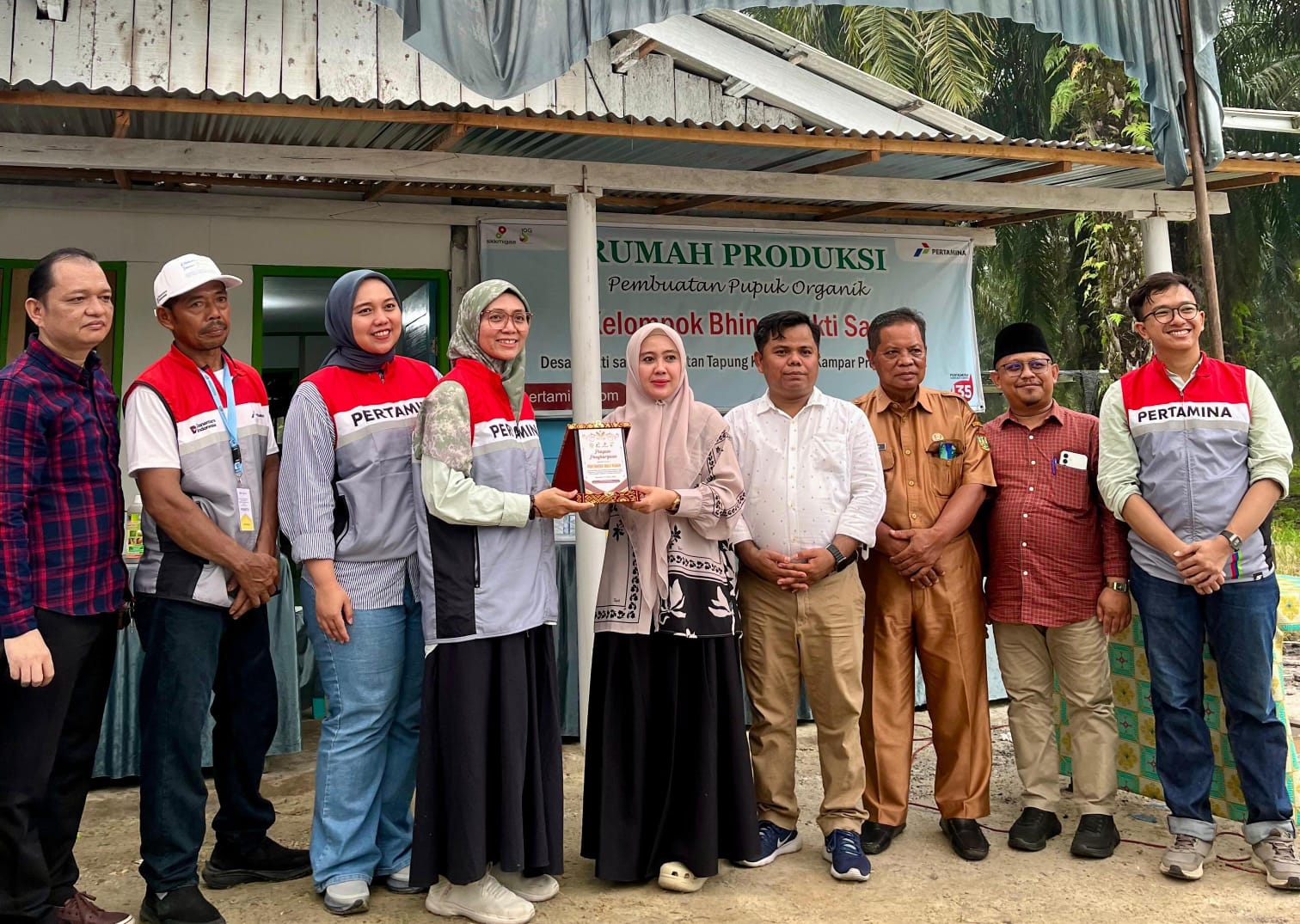 Mahasiswa UIN Suska Riau Pelajari Pengolahan Kotoran Sapi Jadi Biogas di Desa Binaan PHR