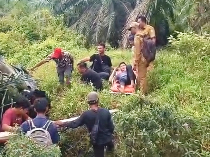 Polisi Tes Urine Pengemudi Innova Tabrak Mobil Dinas Wakil Ketua DPRD Bengkalis